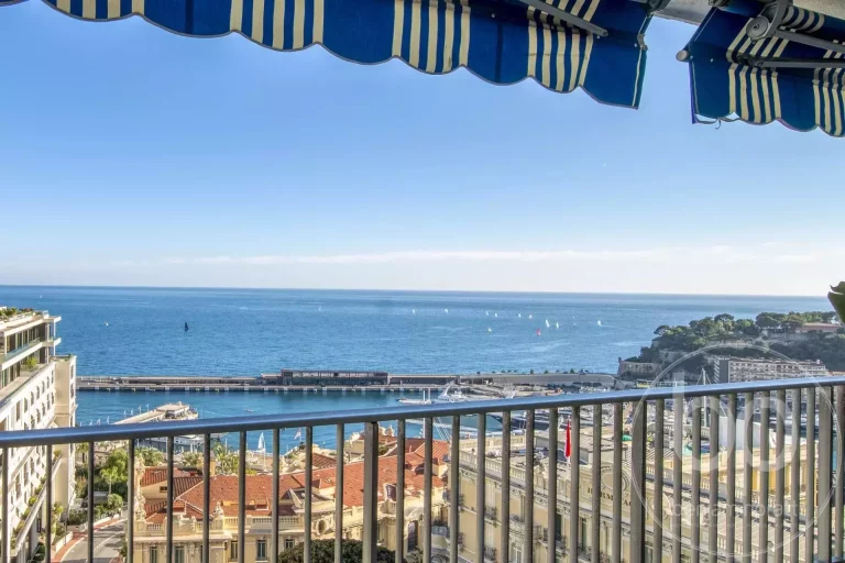 SUN TOWER – CARRÉ D’OR 4-BEDROOM SEA-VIEW APARTMEN..