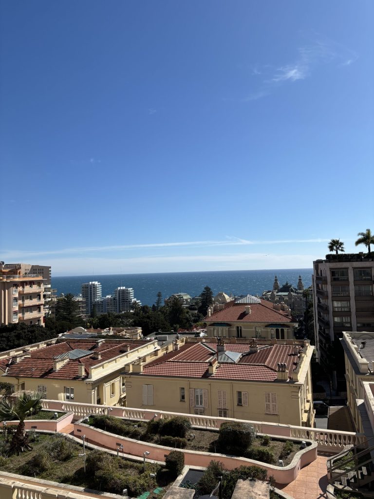FOR SALE – MAGNIFICENT 4-ROOM APARTMENT AT RIVIERA..