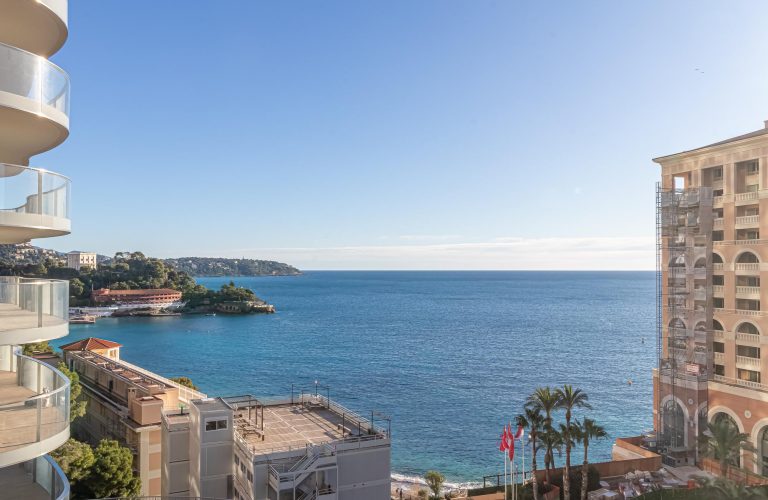 Bay House Monaco – 3-Bedroom Waterfront Apartment
..