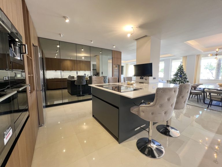 L’EXOTIQUE – CORNER PENTHOUSE WITH PRIVATE POOLPr..