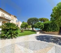 Villefranche-sur-Mer - Superb neo-Provencal villa in gated estate with swimming pool