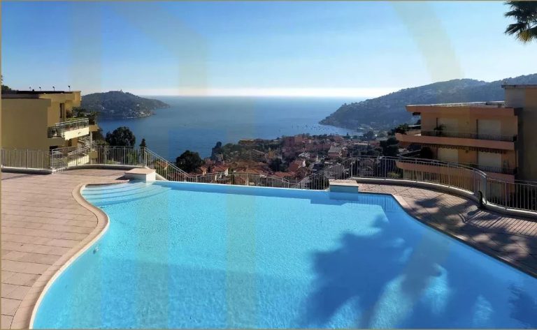 Villefranche-sur-Mer – Exceptional top-floor apartment with panoramic sea view