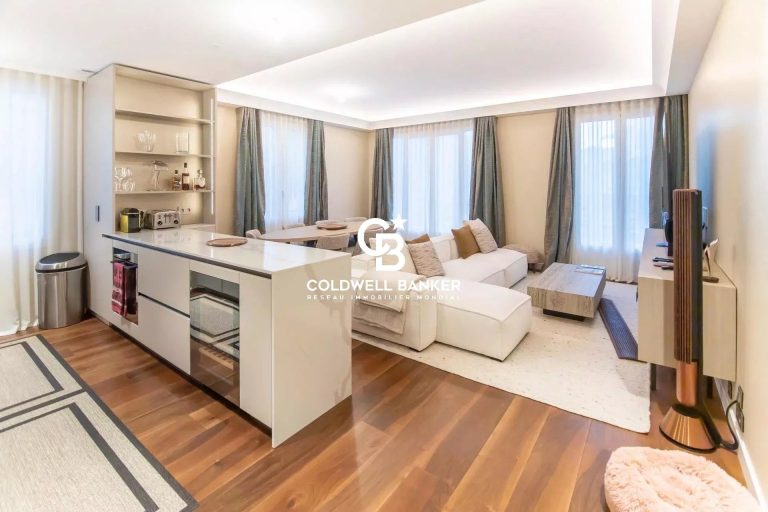 FOR SALE – Exclusive 3-Room Apartment in the Heart..