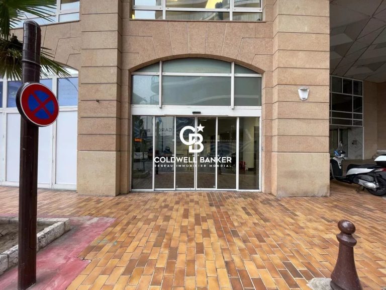 FOR SALE – Commercial Space in Villa del Sole
Pric..