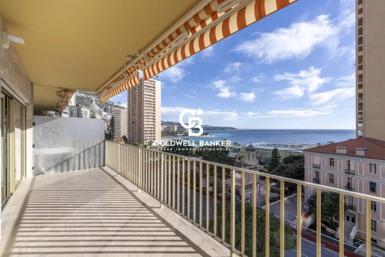 FOR SALE – Renovated 3-Room Apartment with Sea Vie..