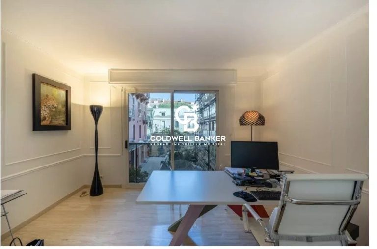 FOR SALE – Prestigious Studio in Golden Square, Mo..