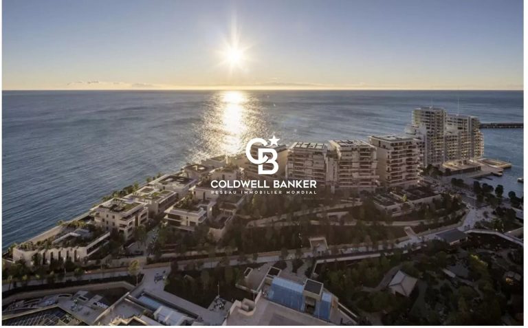 FOR SALE – Exceptional Duplex in Mareterra with Pa..