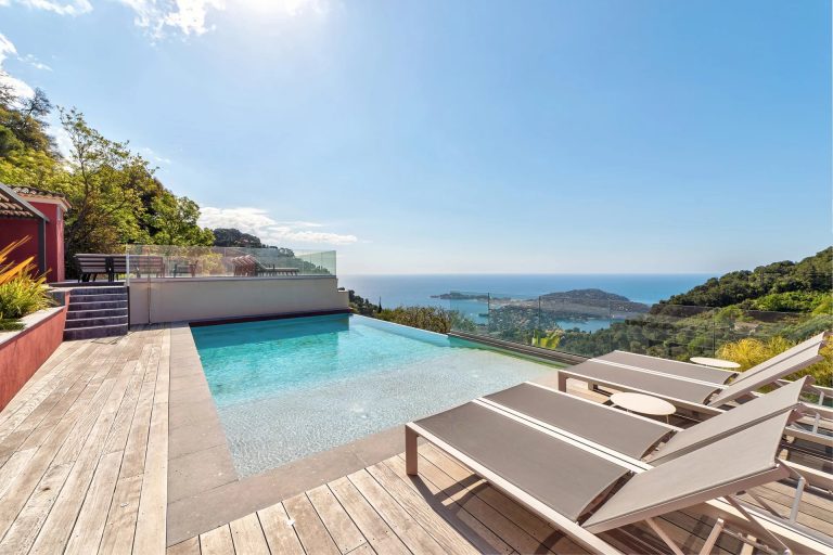 Magnificent modern villa perched on the heights of Villefranche-sur-Mer