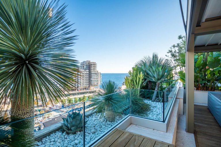 For Sale – MIRABEL, Golden Square – Exceptional Pe..