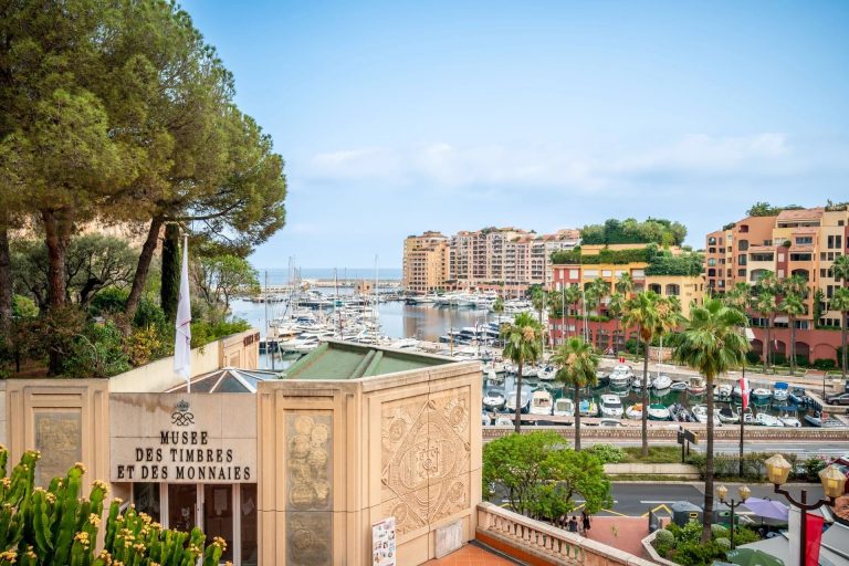 FOR SALE – MERCATOR, FONTVIEILLE – Full-Floor Admi..