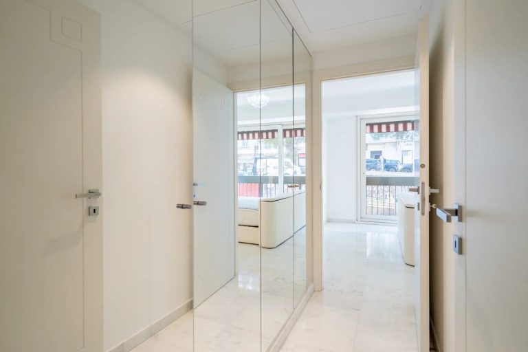 For Sale – PARK PALACE, Golden Square – Bright 2-R..