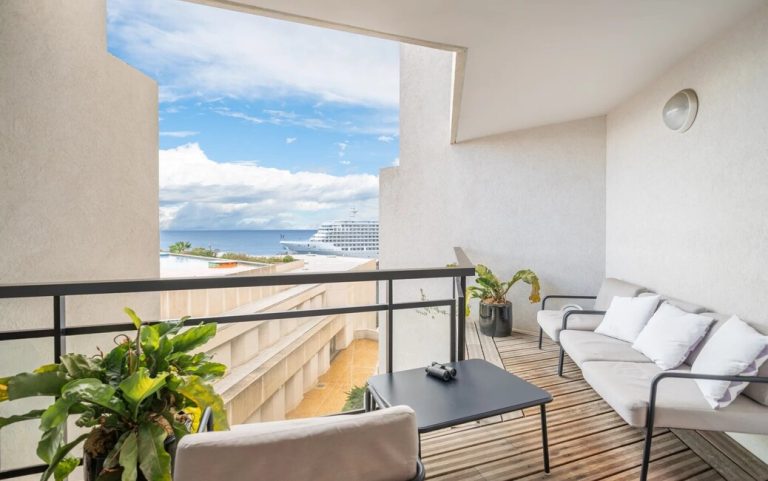 For Sale – MONTE CARLO STAR, Golden Square – Renov..