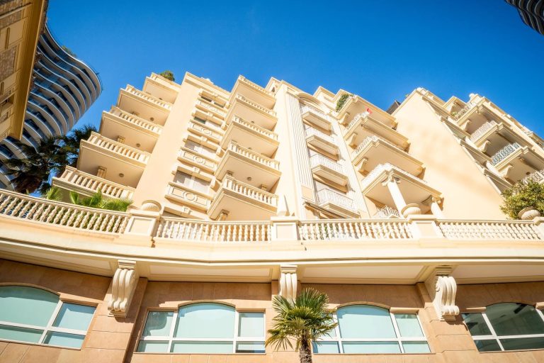 FOR SALE – COMMERCIAL WALLS IN VILLA DEL SOLE – LA..