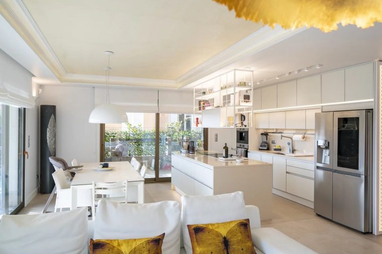 For Sale – BEVERLY PALACE, Moneghetti – 4/5-Room F..