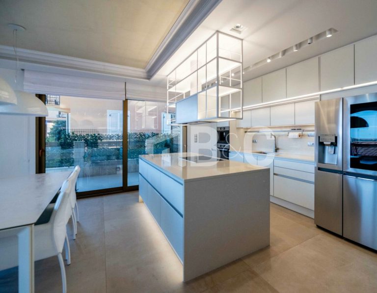 FOR SALE – MAGNIFICENT 3-BEDROOM APARTMENT
Beverly..