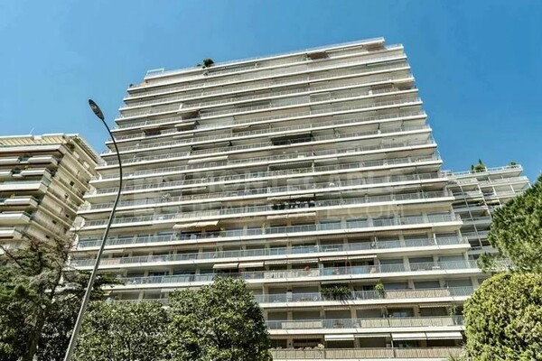 FOR SALE – EXCLUSIVE 2-ROOM APARTMENT – CHÂTEAU D’..
