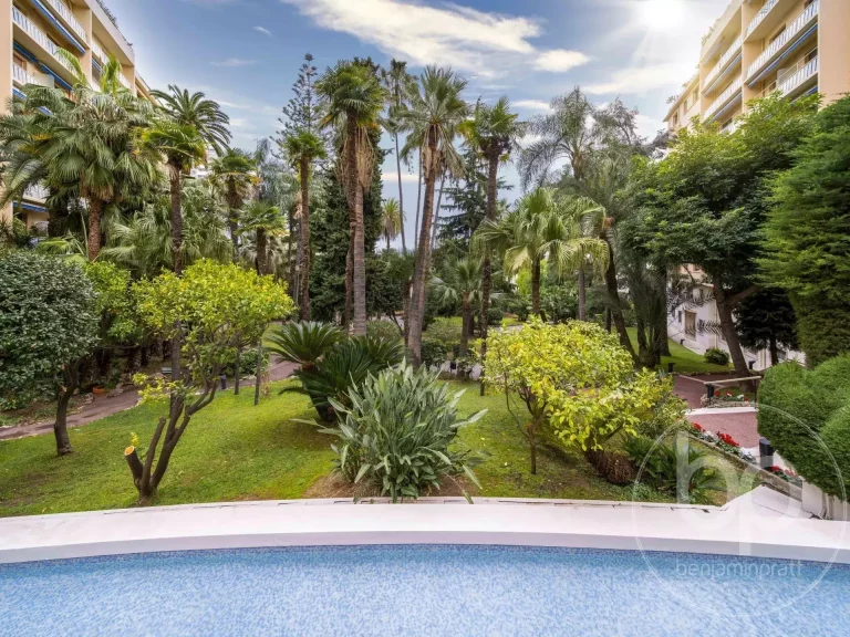 OFF MARKET – LE ROQUEVILLE, CARRÉ D’OR
Price: €5,8..
