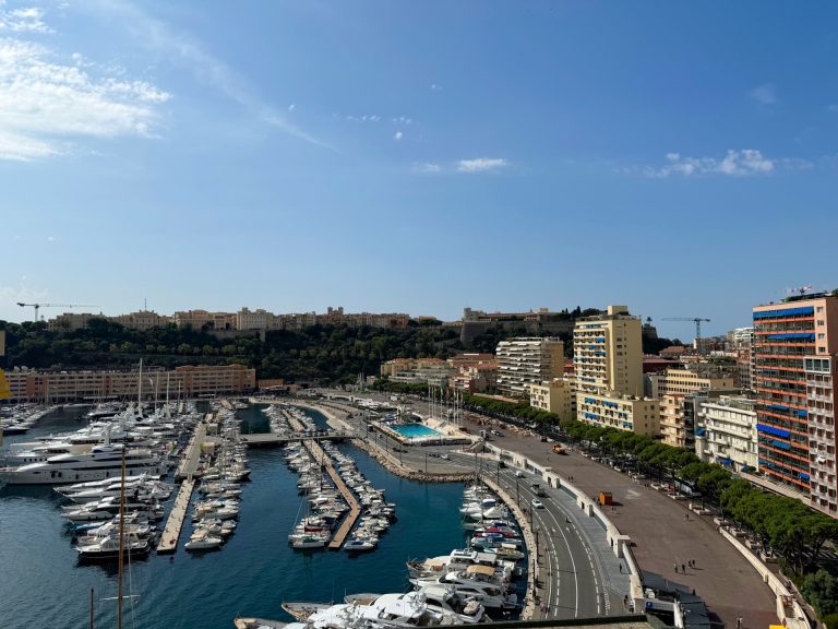 FOR SALE – Elegant Apartment with Breathtaking Por..