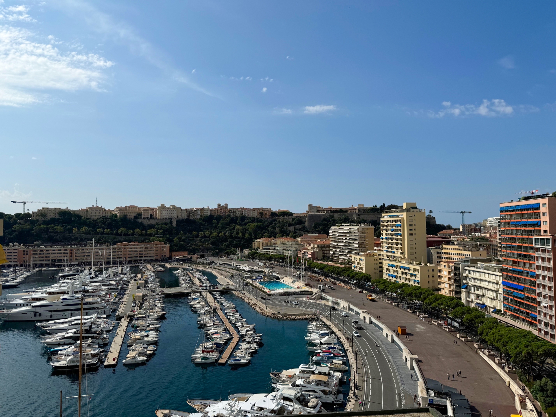 FOR SALE – Elegant Apartment with Breathtaking Por..