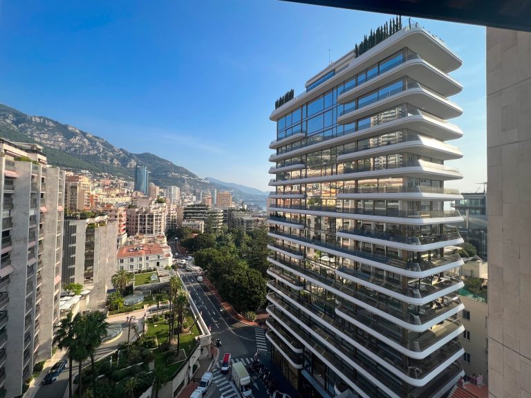 FOR SALE – Elegant 3-Room Apartment in Park Palace..
