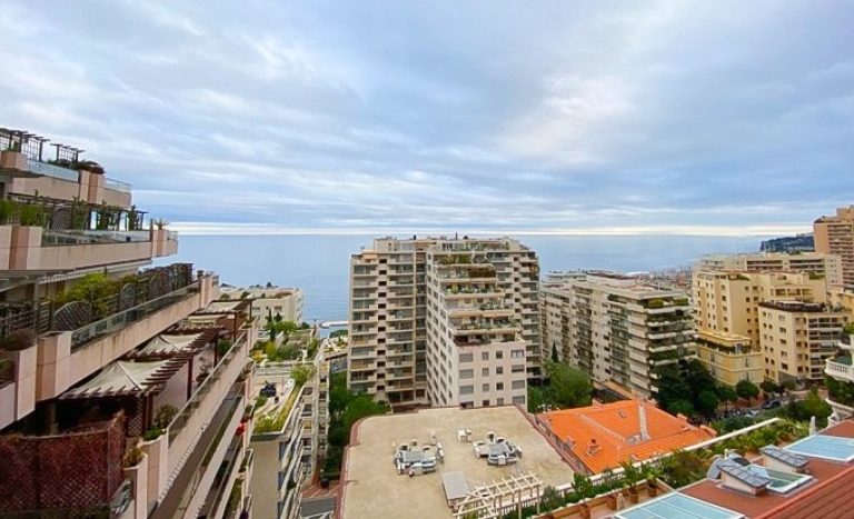 FOR SALE – 4-Room Family Apartment with Sea View
L..