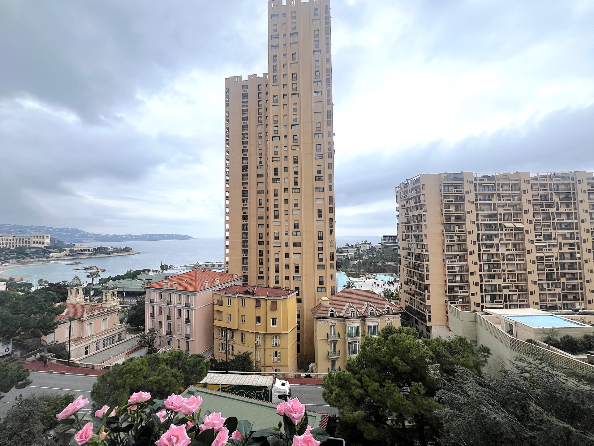 FOR SALE – 4-Room Apartment in Palais Sijean
Locat..