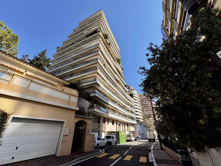 For Rent – 1-Bedroom Apartment with Sea View – Mix..