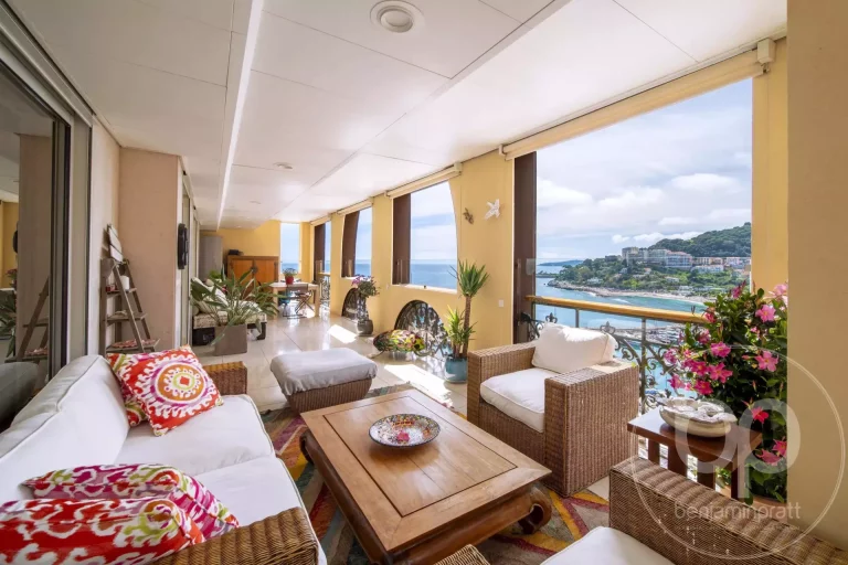 SEASIDE PLAZA – PANORAMIC 4-BEDROOM APARTMENT ON P..