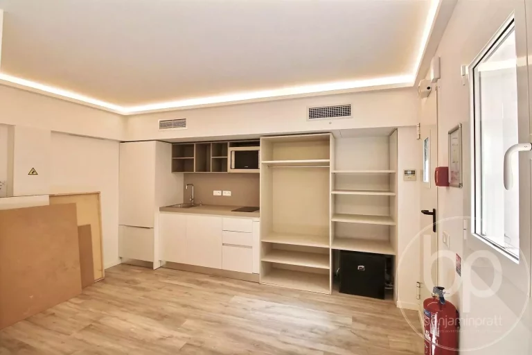 RENOVATED OFFICE WITH INDEPENDENT ACCESS – JARDIN ..