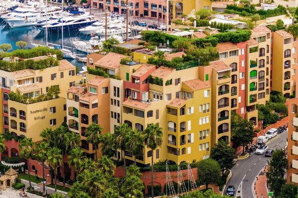 FOR SALE – LARGE STUDIO WITH HARBOR VIEW – LE GIOT..