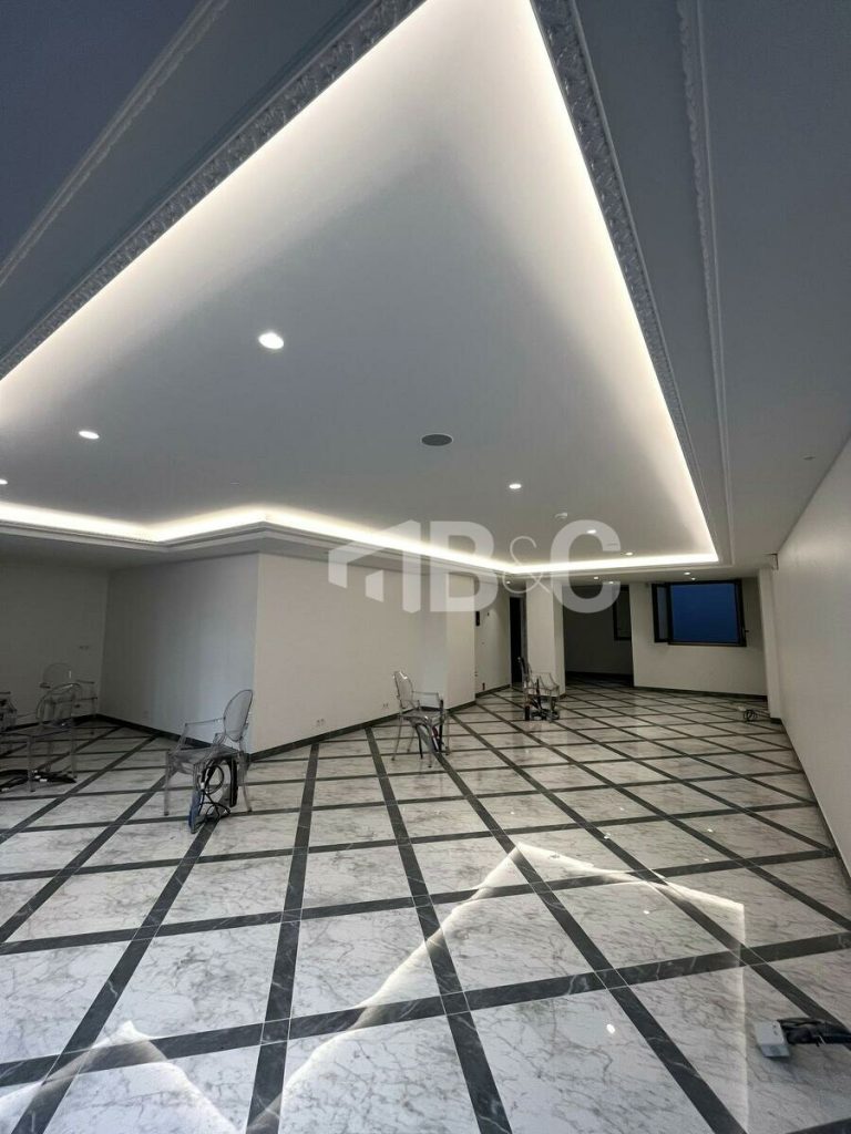 FOR SALE – PRIME COMMERCIAL PREMISES IN CARRÉ D’OR..