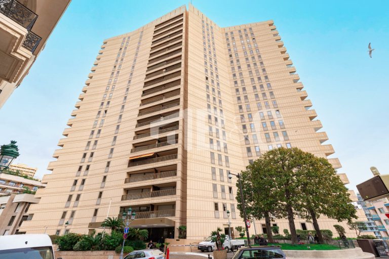FOR SALE – ONE-BEDROOM APARTMENT WITH SEA VIEW – L..