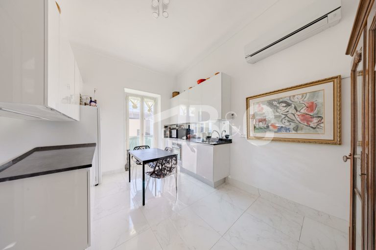 FOR SALE – RENOVATED 2-BEDROOM APARTMENT WITH CITY..