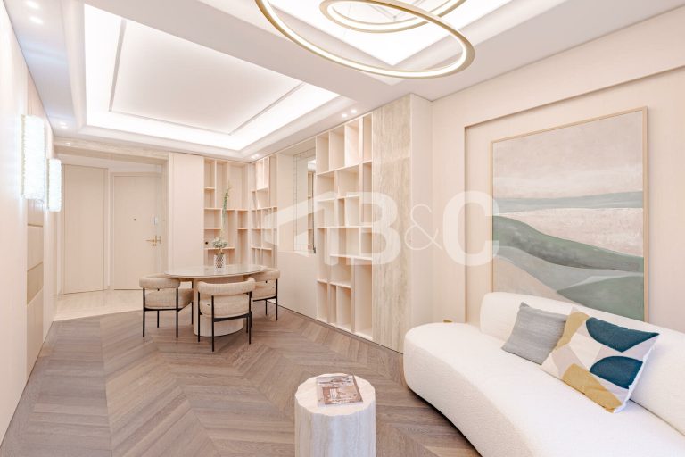 FOR SALE – RENOVATED PIED-À-TERRE IN MONTE-CARLO
V..