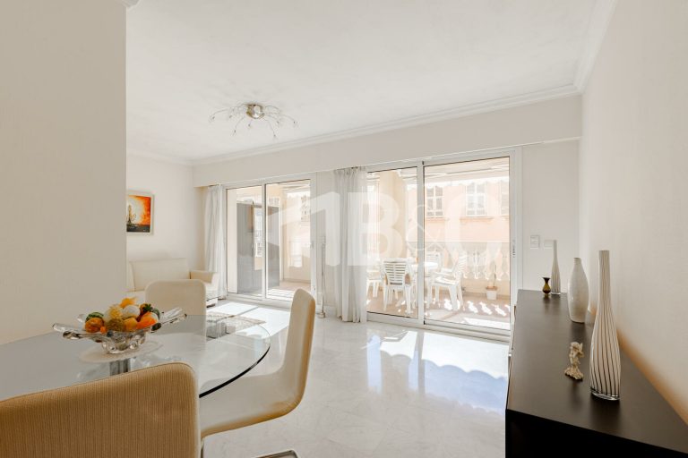 FOR SALE – SPACIOUS 1-BEDROOM APARTMENT WITH LARGE..
