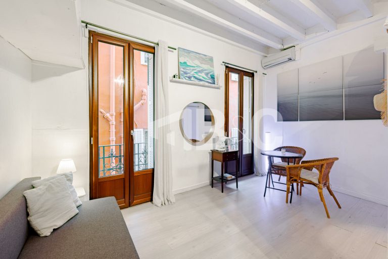 FOR SALE – STUDIO WITH BALCONIES IN MONACO-VILLE
P..