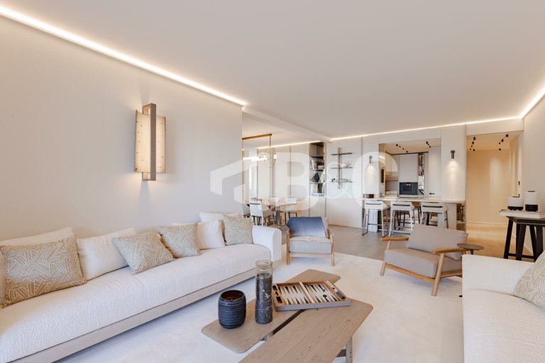 FOR SALE – LUXURIOUS FURNISHED 3-BEDROOM APARTMENT..