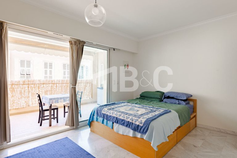 FOR SALE – CHARMING STUDIO WITH TERRACE IN CONDAMI..