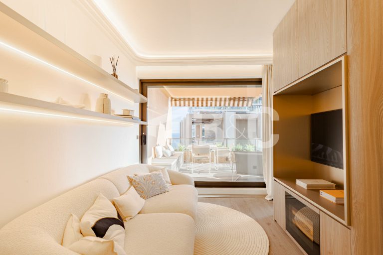 FOR SALE – Magnificent Studio with Sea View
€3,250..
