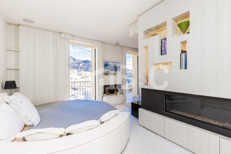 FOR SALE – Loft with Transformation Potential on t..
