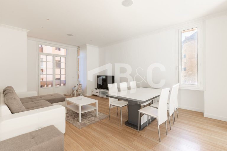 FOR SALE – CHARMING 3-BEDROOM APARTMENT, PALAIS DE..