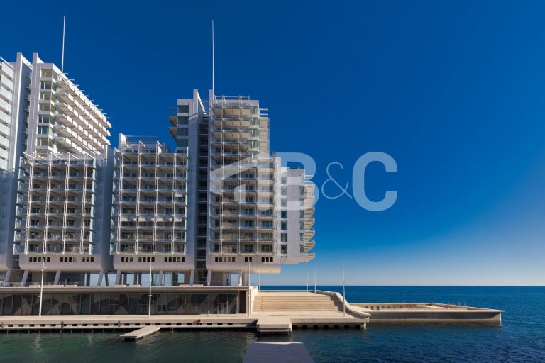 FOR SALE – EXCEPTIONAL 3-BEDROOM RESIDENCE IN LE R..