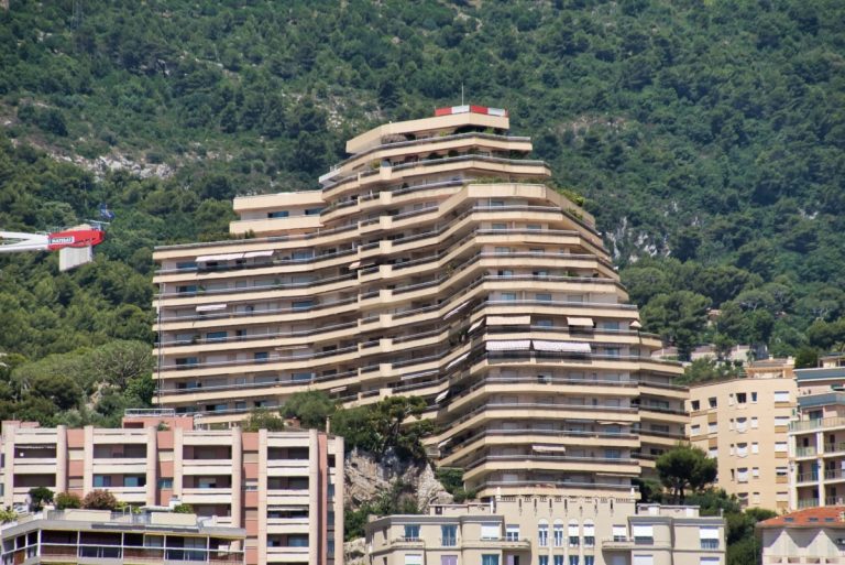 Office for Rent – Les Ligures, Jardin Exotique
Mon..