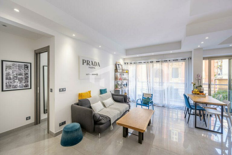 FOR SALE – MIXED USE 3-ROOM APARTMENT
Price: €4,75..