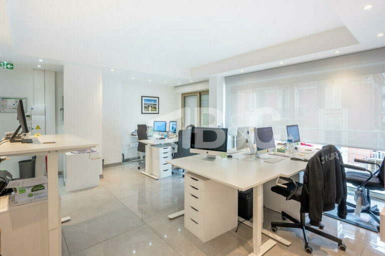 FOR SALE – MIXED USE 3-ROOM APARTMENT
Price: €4,72..