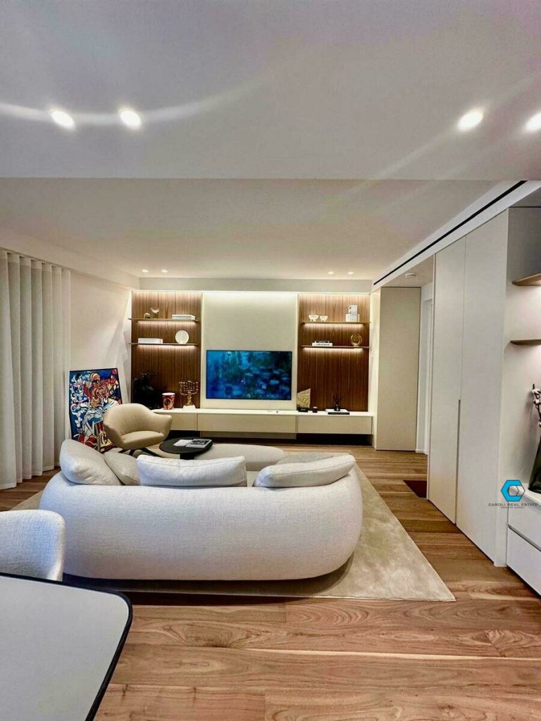 FOR SALE – RENOVATED 2-BEDROOM APARTMENT | LE RICH..