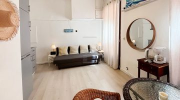 FOR SALE – RENOVATED STUDIO IN THE HEART OF MONACO..