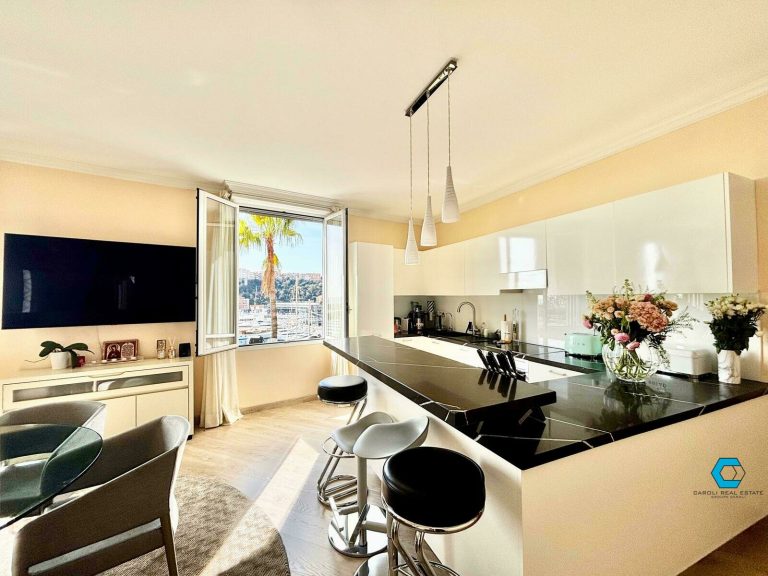 FOR SALE – ELEGANT APARTMENT WITH YACHT VIEW – VIL..