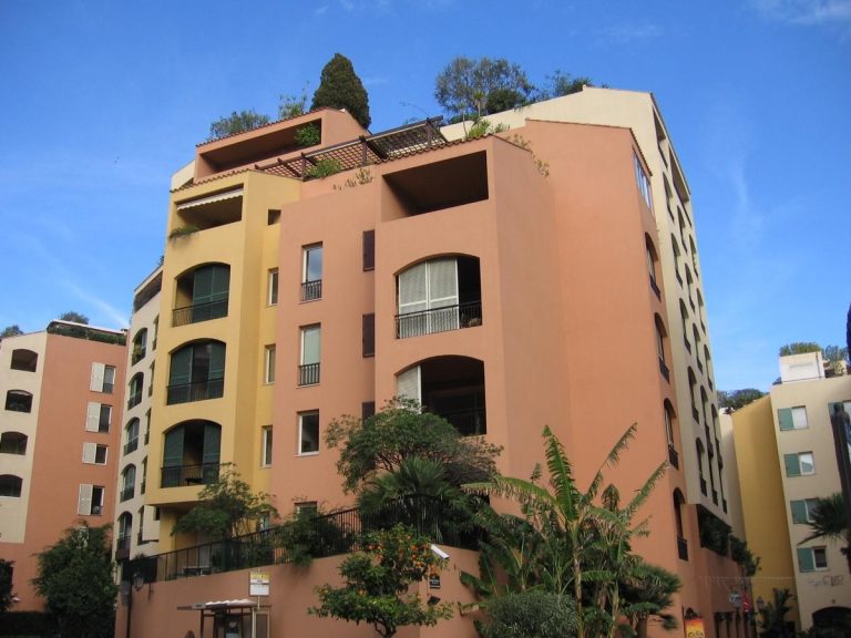 Located in the prestigious Michelangelo residence ..