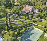 Unique Provençal Domain with sea view.